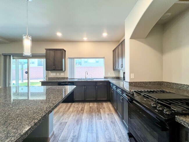 Building Photo - STUNNING 5BD/4.5BA HOME IN GORGEOUS GATED ...
