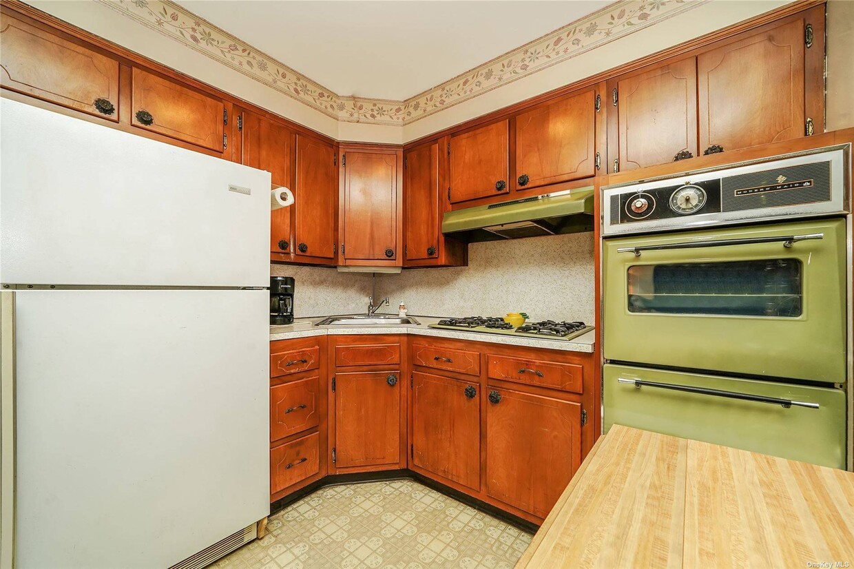 Primary Photo - 138-30 Redding St