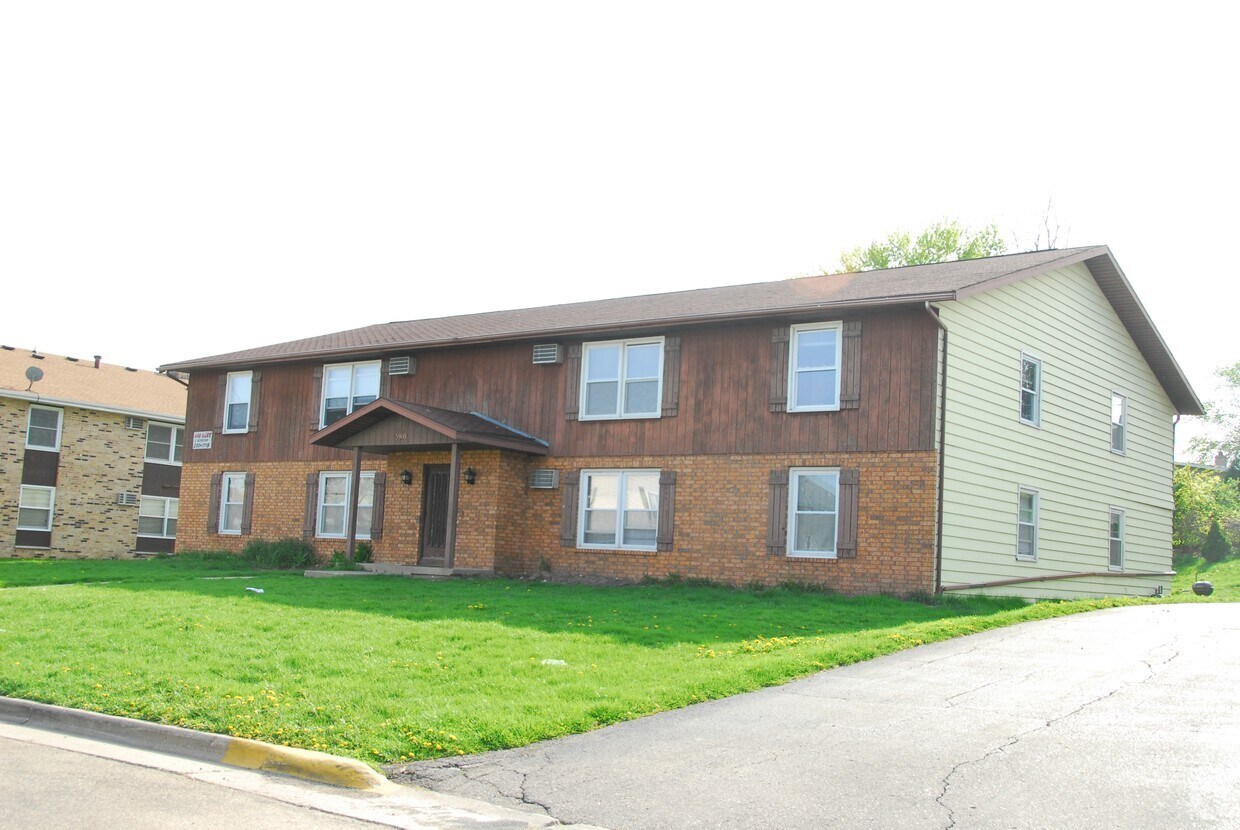 5910 Spartan Dr, McFarland, WI 53558 Apartments in McFarland, WI