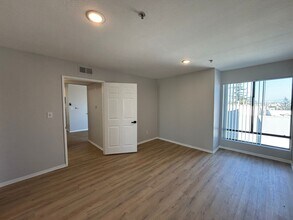 Interior Photo - 315 South Virgil Ave