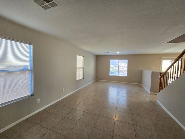 Foto del edificio - 3 Bedroom Home in Summerlin North Close to...