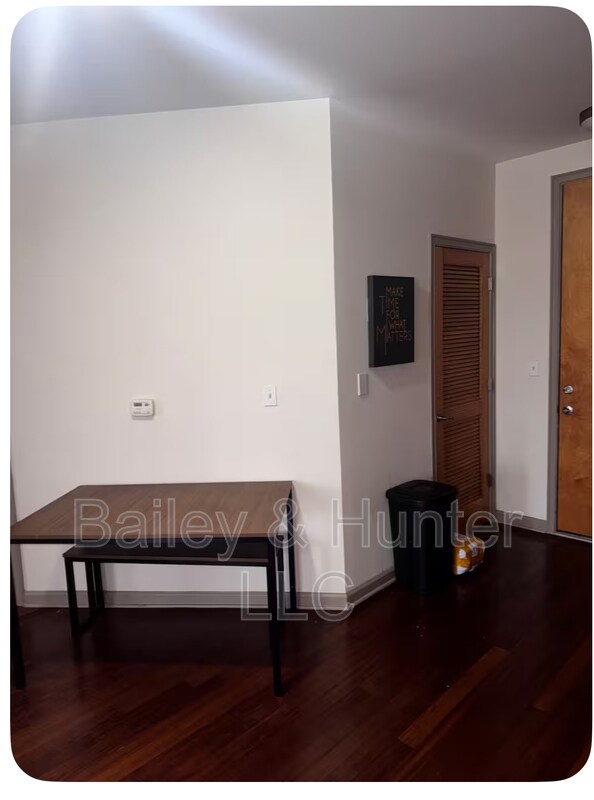 Foto del edificio - 898 Oak St SW