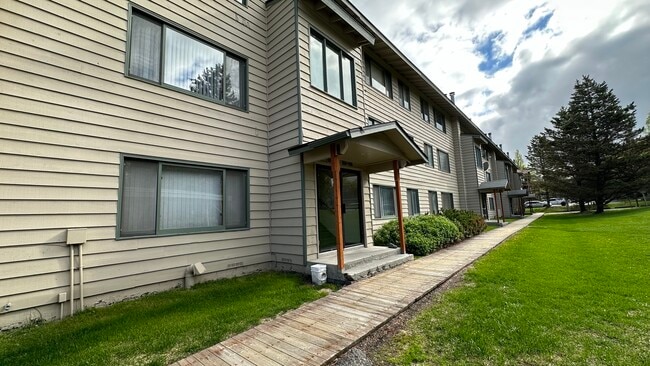 Building Photo - 305 Donna Dr