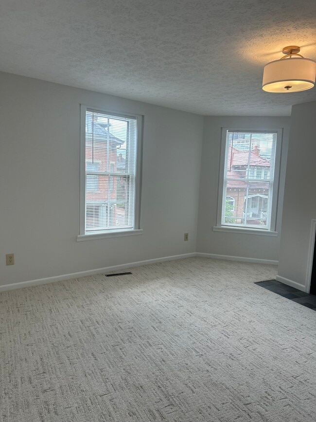 Living room overlooking intersection of Mohawk and Sycamore streets, block from Lindey’s - 666 Mohawk St