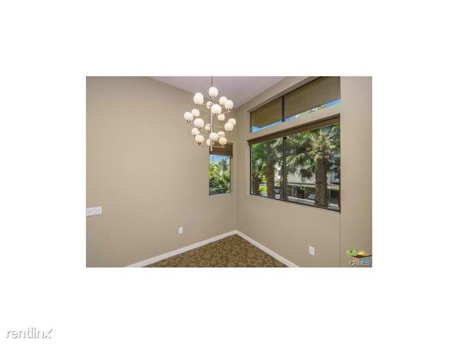 Building Photo - 1020 E Palm Canyon Dr