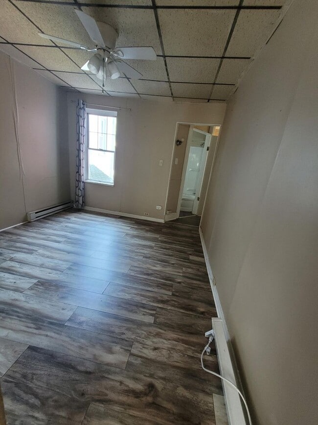 Building Photo - 122 N Broad St