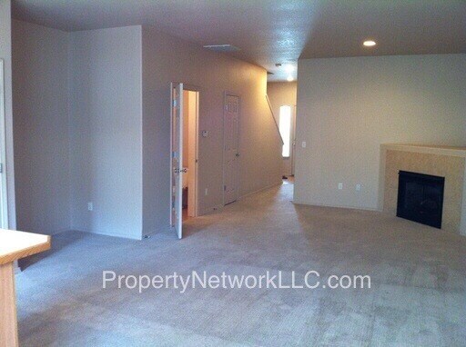 Building Photo - Great Townhouse for Rent in Gresham