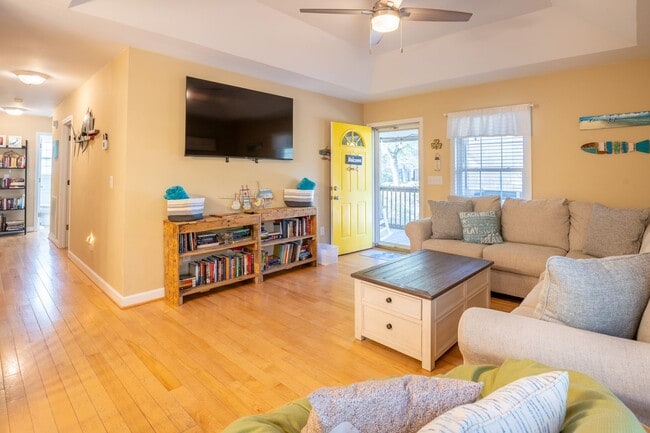 Building Photo - HOT TUB ANYONE?  THIS OFF-SEASON RENTAL IS AVAILABLE FOR A LIMITED TIME