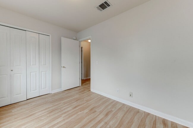 Building Photo - 3301 El Salido Pkwy