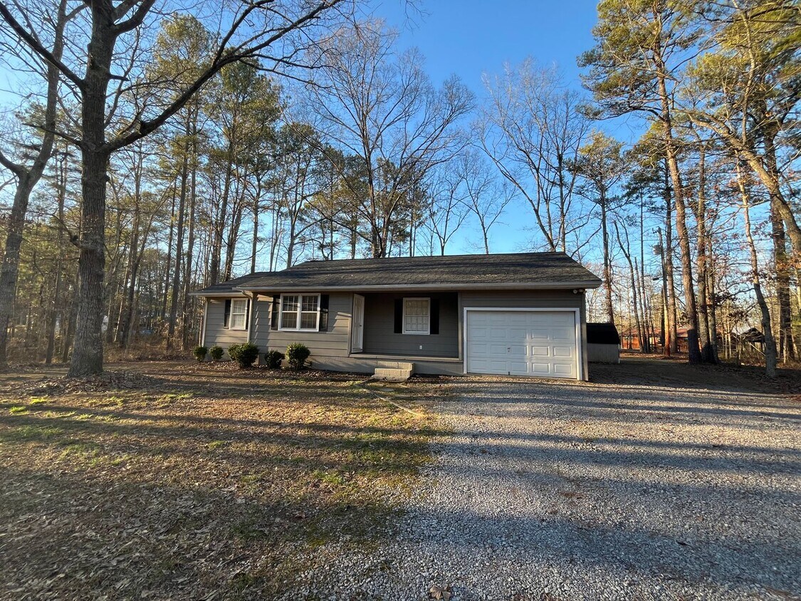 Primary Photo - 3 Bedrooms, 1.5 Bathrooms - Home in Armuchee!