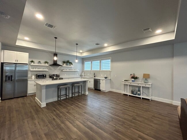 Foto del edificio - 2BED / 1BATH Condo/Townhome For Lease! Available NOW!