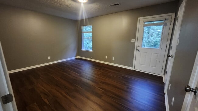 Building Photo - 121 Jackson Ln