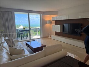 Building Photo - 10275 Collins Ave