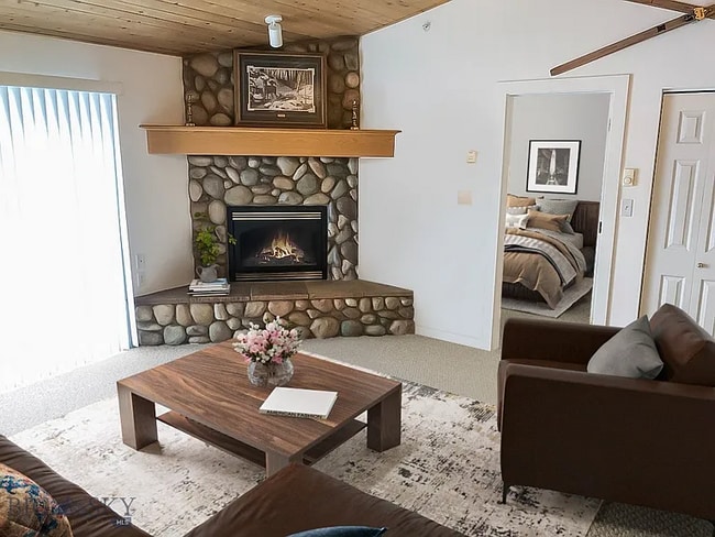 Building Photo - 120 Firelight Dr
