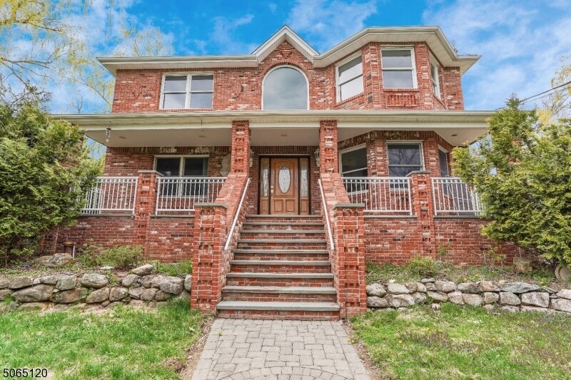 Primary Photo - 335 W Lakeshore Dr