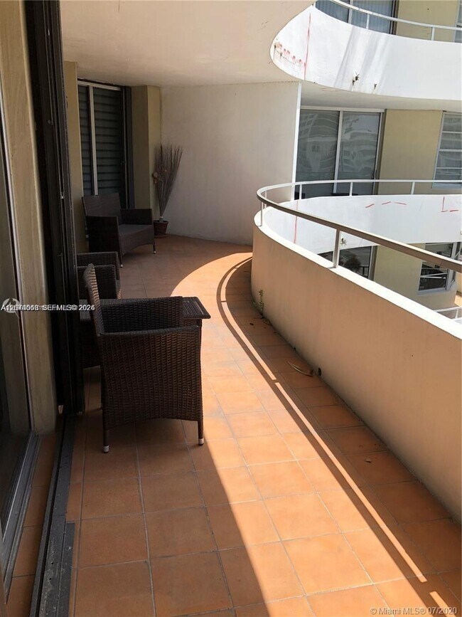 Foto del edificio - 5555 Collins Ave