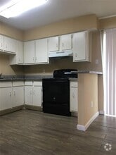 Building Photo - 5625 Antoine Dr