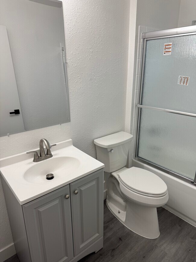 Foto del edificio - 581 W 16th St