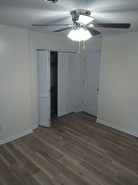 Foto del edificio - 127 Twin Wood Dr