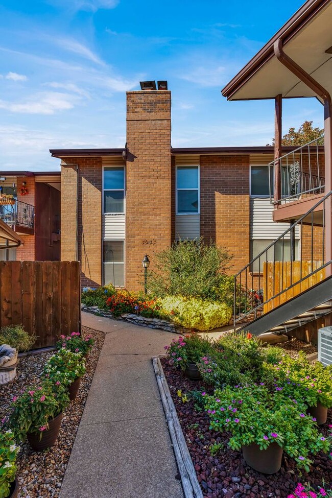 Building Photo - Spacious Poolside Condo!