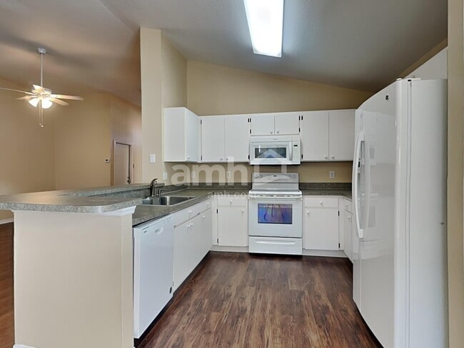 Foto del edificio - 5419 Watson Rd