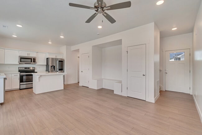 Building Photo - 1593 N 1870 E