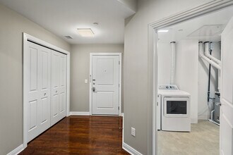 Peregrine 100-202 Entry door and closet - Peregrine 100