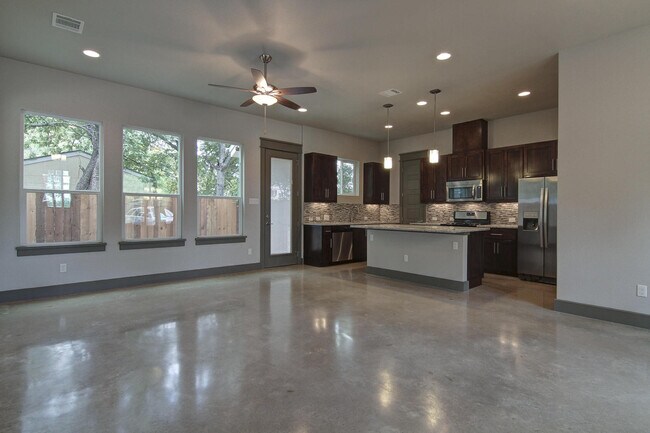 Foto del edificio - 923 E 37th St