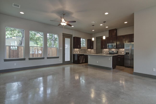 Building Photo - UT PRE-LEASE: 2013 Construction 6 bed /3 b...