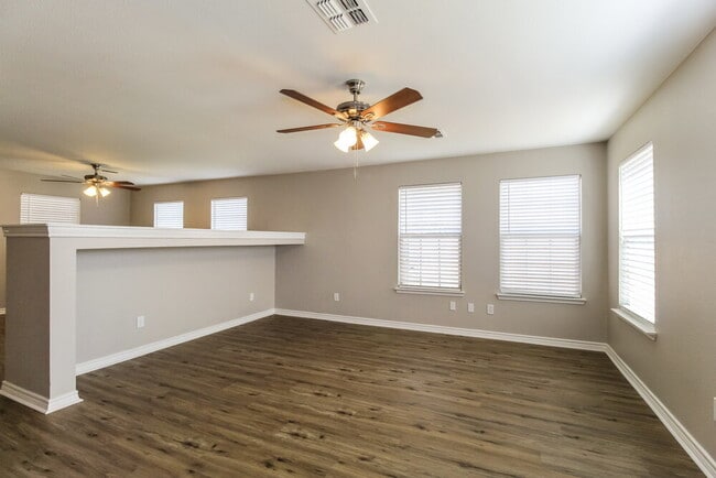 Foto del edificio - 310 Quail Run Rd