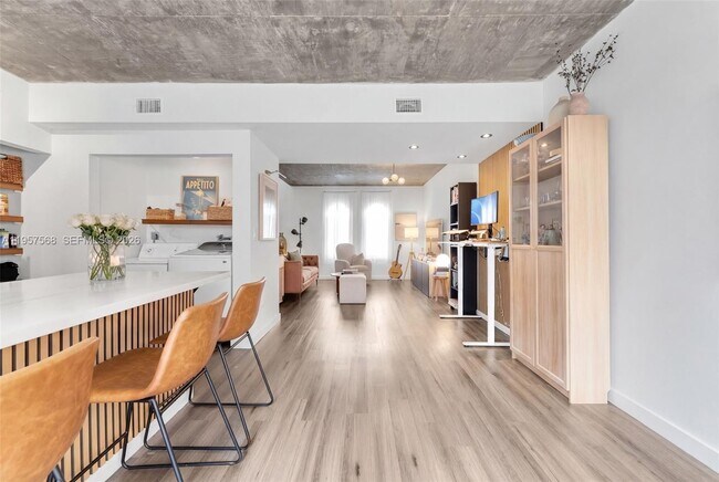 Foto del edificio - 5265 NW 112th Ave