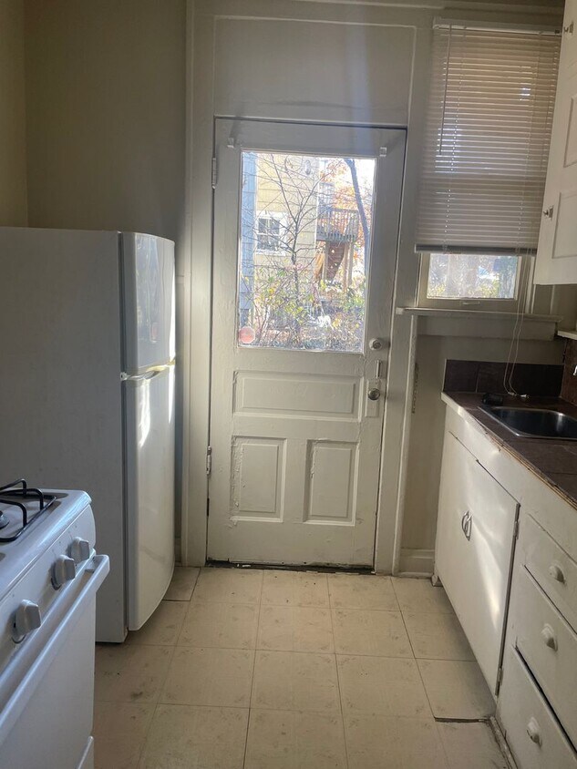 Building Photo - 2902-2904-2904 N High St