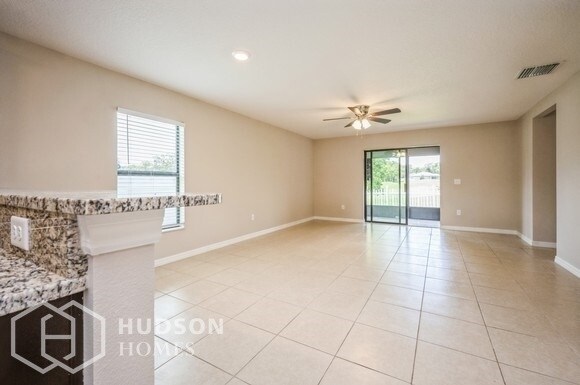 Foto del edificio - NOW AVAILABLE! - 6739 Redbay Dr, Brooksvil...