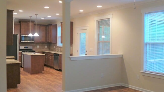 Building Photo - ~~ Charming 4 Bedroom in Logan Ridge Subdivision ~~