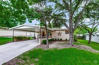 Building Photo - 2130 Forest Oaks Dr
