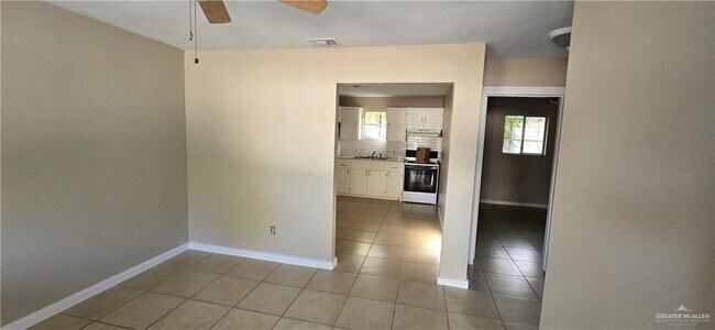 Building Photo - 200 N Juarez