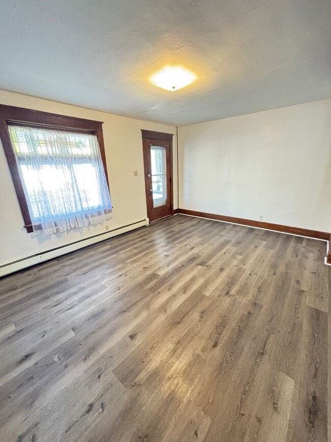 Foto del edificio - Charming Craftsman-Style Split Home – 3 Bedrooms, 1 Bath