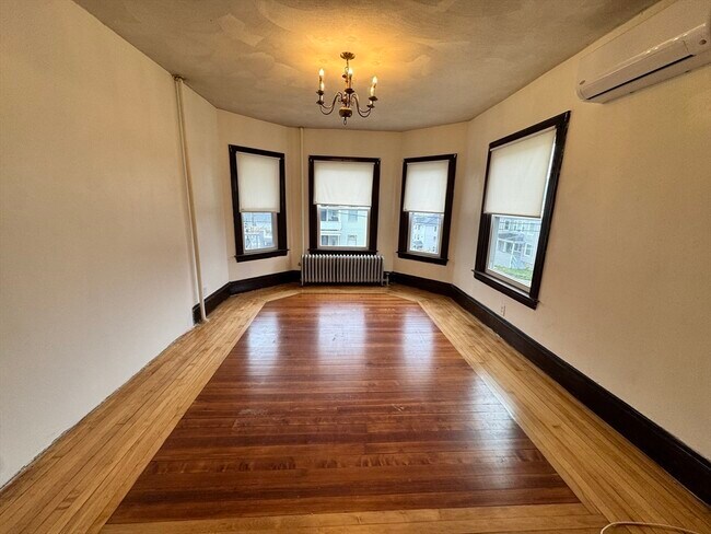 Building Photo - 341 Belmont St