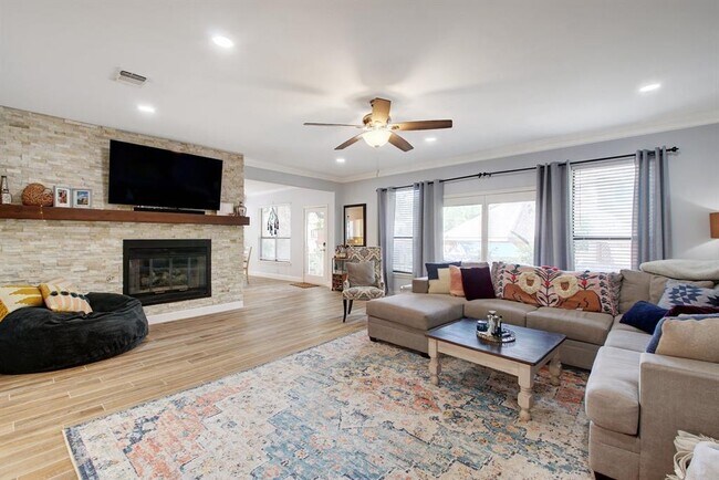 Building Photo - 7103 Anaqua Dr