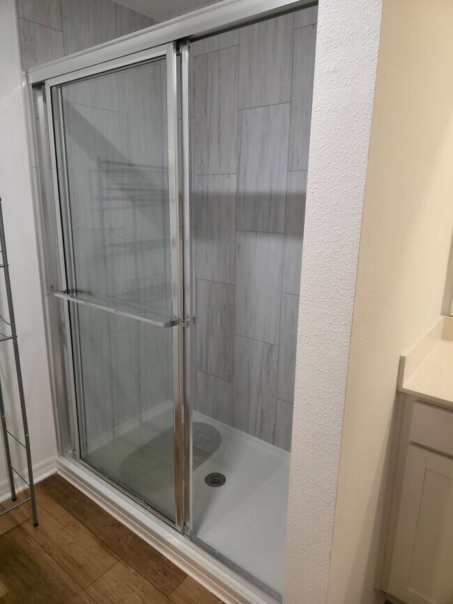 Building Photo - Brand New 3/2/2 furnished close to I75 to ...