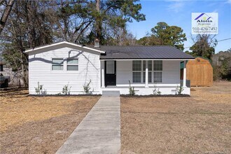 Building Photo - 1315 Cade Hill Ave