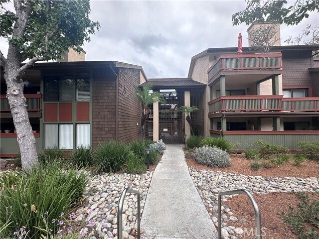 Foto principal - 2512 E Willow St