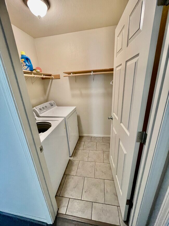 Foto del edificio - 5440 N Waterfield Dr