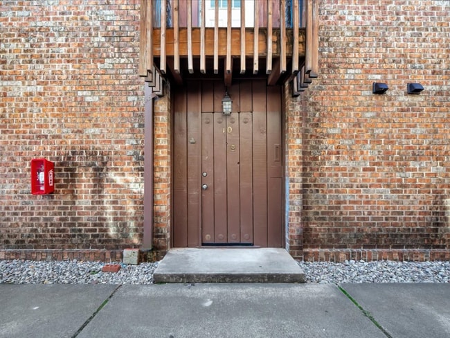 Building Photo - 208 E Starr Ave