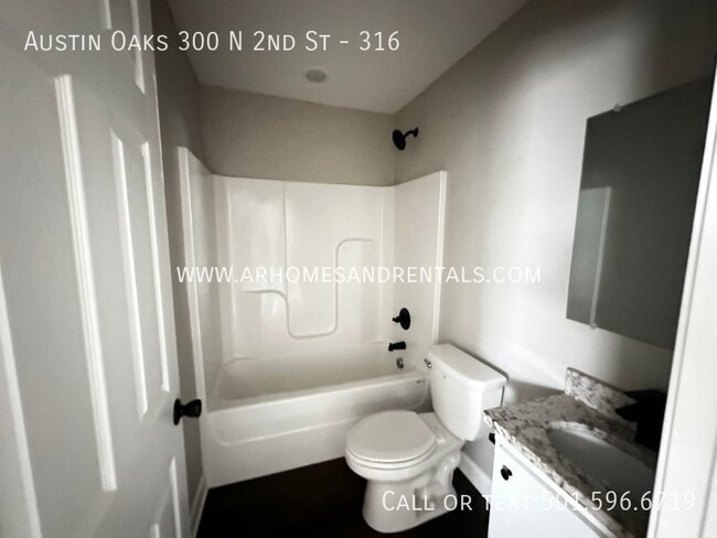 Building Photo - 300 N 2nd St - 316 | $795 | 2 beds, 1 full...
