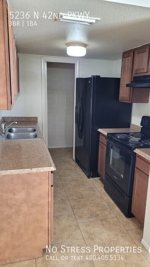 Foto del edificio - 3 Bed Town Home off 43rd Ave & Camelback Rd!