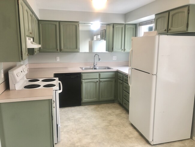 Kitchen - 1947 Union Ave SE