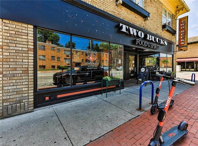 Building Photo - 15527 Madison Ave
