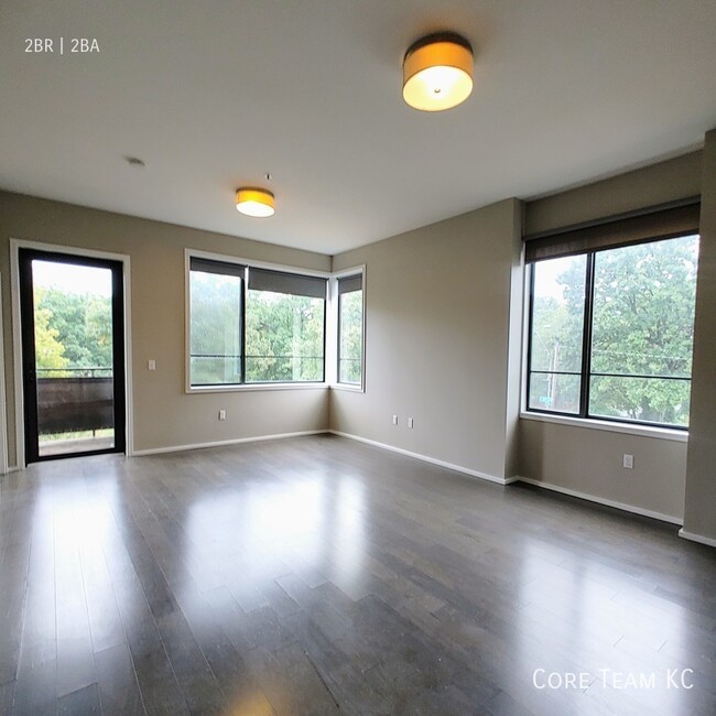 Foto del edificio - Corner two bedroom facing Gillham Park!