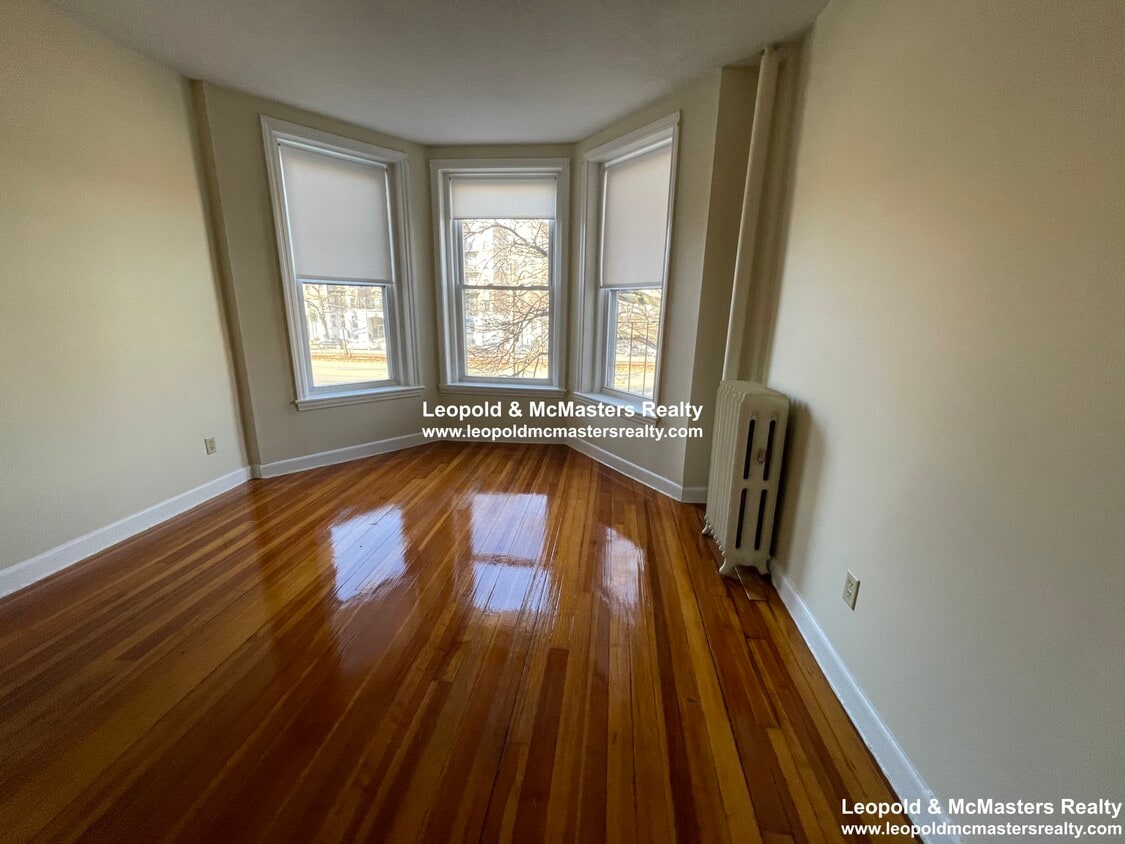 Primary Photo - 1302 Commonwealth Ave